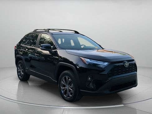 Used 2023 Toyota RAV4 XLE Premium AWD/4WD image 2