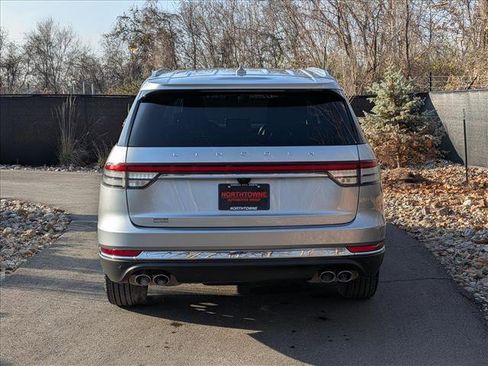 Used 2020 Lincoln Aviator Reserve w/ Equipment Group 201A image 4