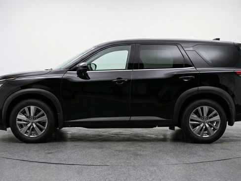 Used 2025 Nissan Pathfinder SV image 5