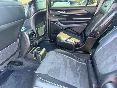 Used 2025 Jeep Grand Cherokee L Laredo RWD image 19