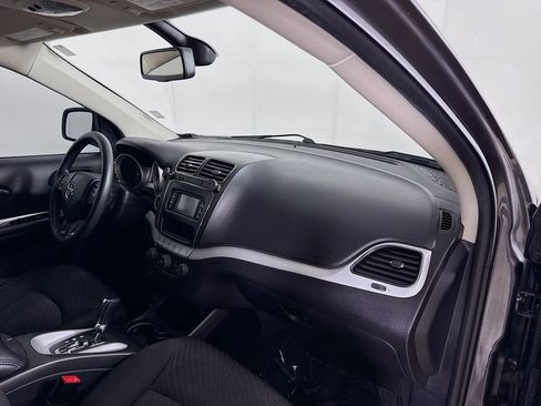 Used 2018 Dodge Journey SE w/ Mopar All Weather Group FWD image 33