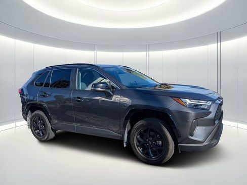 Used 2024 Toyota RAV4 XLE AWD/4WD image 2