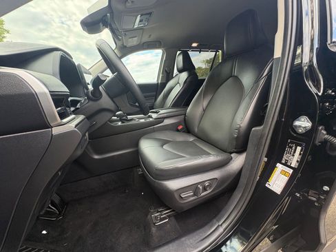 Used 2025 Toyota Grand Highlander FWD image 34
