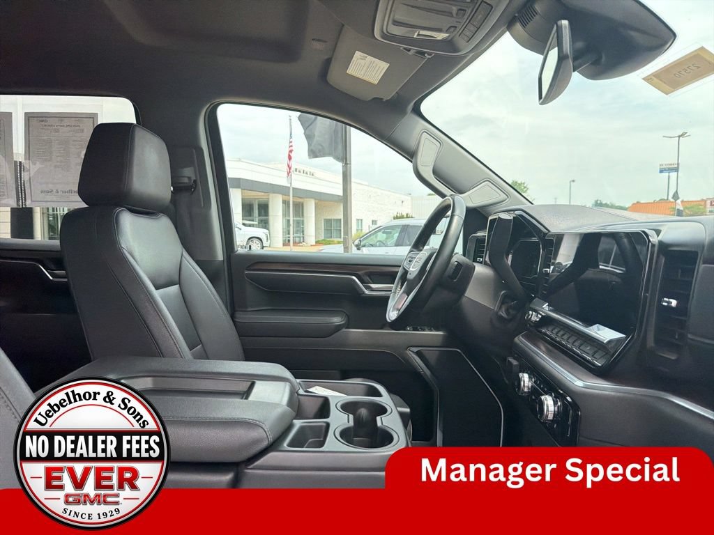 Used 2025 GMC Sierra 1500 SLT AWD/4WD image 2