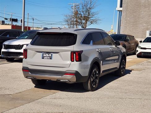 New 2025 Kia Sorento S image 3