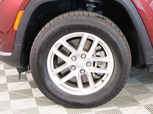 Used 2023 Jeep Grand Cherokee L Laredo image 17