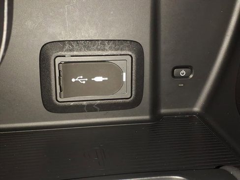 Used 2021 Toyota Venza LE image 18