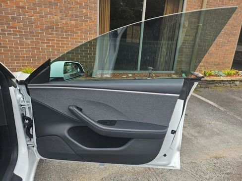 Used 2024 Tesla Model 3 Standard Range RWD image 59