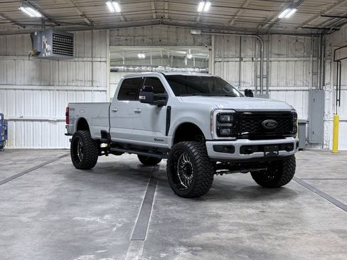 Used 2025 Ford F350 Lariat w/ Black Appearance Package AWD/4WD image 1