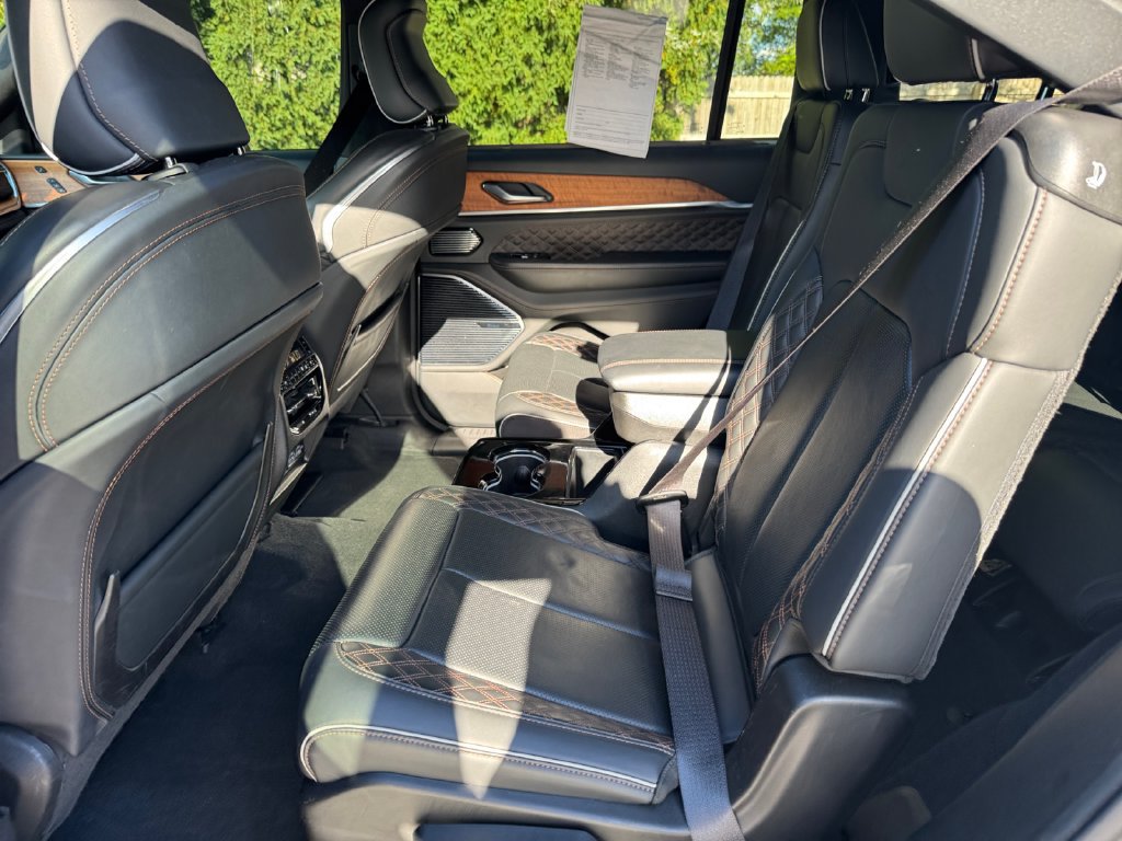 Used 2023 Jeep Grand Cherokee L Summit AWD/4WD image 20