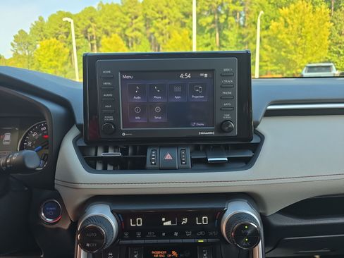 Used 2022 Toyota RAV4 XLE Premium AWD/4WD image 20