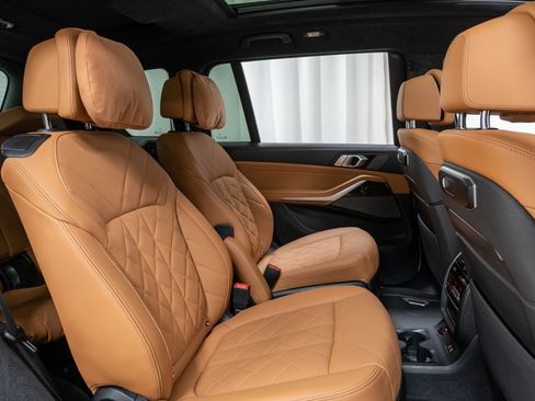 Certified 2024 BMW X7 xDrive40i w/ M Sport Package image 24