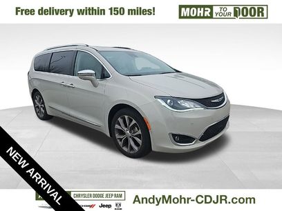 Used 2019 Chrysler Pacifica Limited w/ Tire & Wheel Group