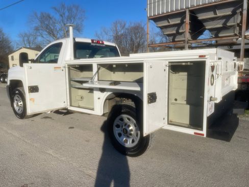 Used 2016 Chevrolet Silverado 3500 W/T image 4