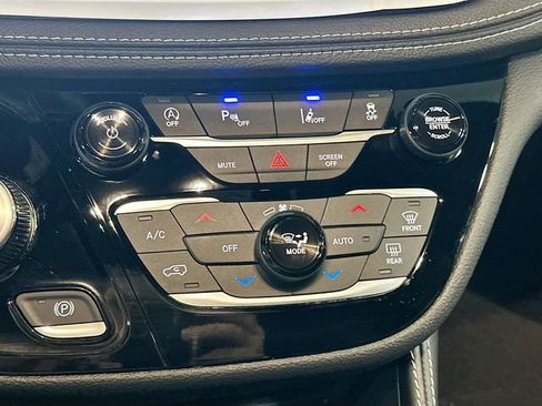 New 2026 Chrysler Pacifica Limited w/ S Appearance Package AWD/4WD image 17