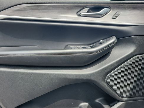 Used 2023 Jeep Grand Cherokee Limited image 12