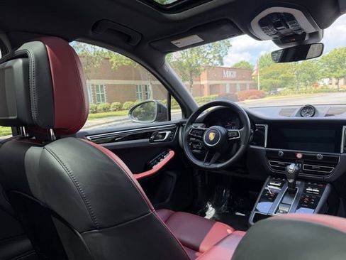 Used 2023 Porsche Macan AWD/4WD image 39