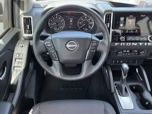 Used 2025 Nissan Frontier SV w/ SV Convenience Package RWD image 12