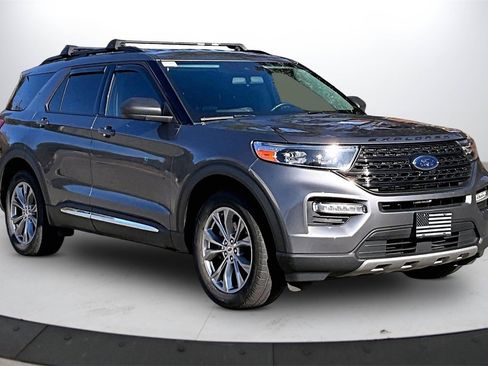 Used 2022 Ford Explorer XLT w/ Equipment Group 202A image 2