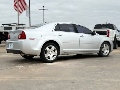 Used 2009 Chevrolet Malibu LT w/ HFV6 Engine Package image 2
