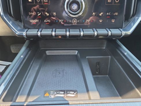 Used 2025 GMC Acadia AT4 w/ Super Cruise Package AWD/4WD image 22