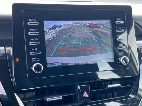 Used 2023 Toyota Camry SE image 9