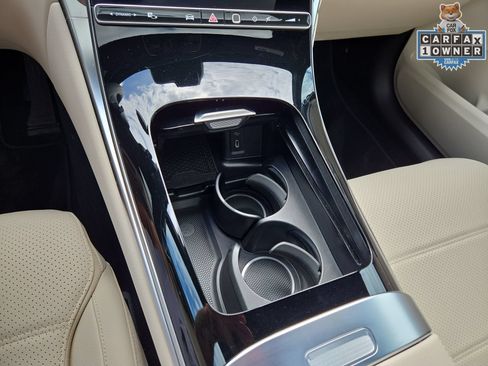 Used 2025 Mercedes-Benz GLC 300 image 22