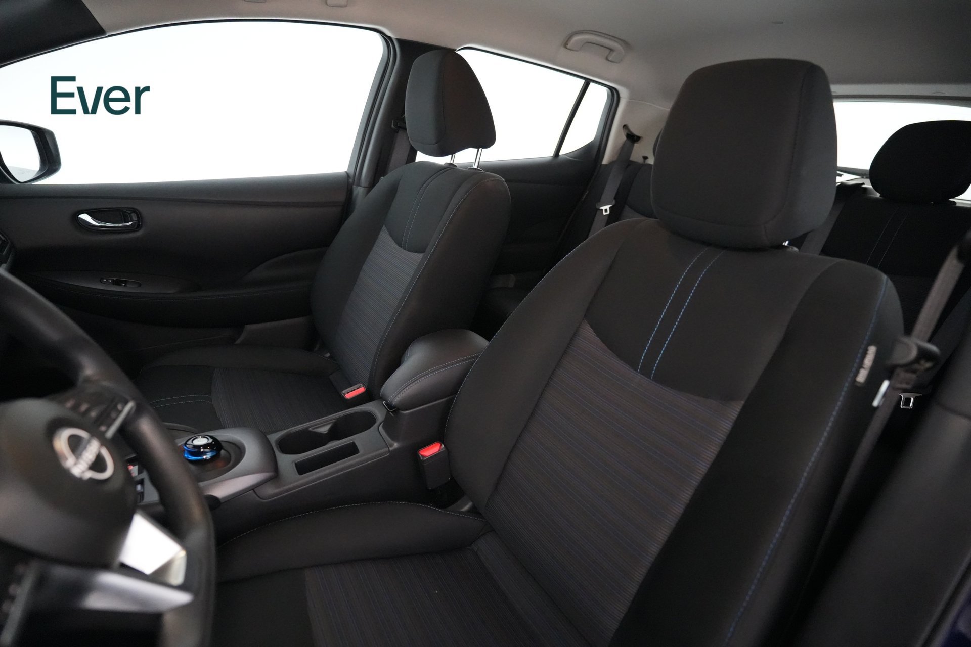Used 2025 Nissan Leaf S FWD image 4