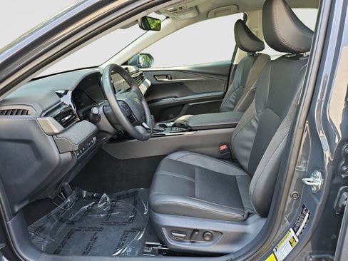 Used 2025 Toyota Camry XLE FWD image 22