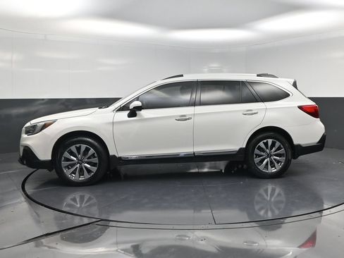 Used 2019 Subaru Outback 2.5i Touring AWD/4WD image 3