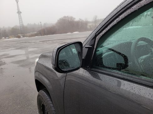 Used 2018 Toyota Tacoma SR w/ SR Convenience Package image 10