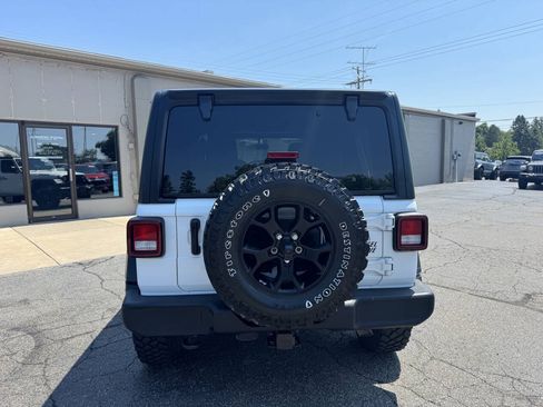 Used 2023 Jeep Wrangler Unlimited Sport AWD/4WD image 3