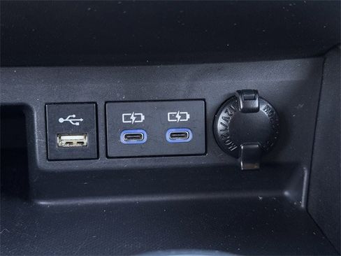 Used 2022 Toyota Highlander L image 21