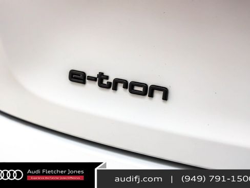 Used 2023 Audi e-tron Prestige w/ Prestige Package image 9