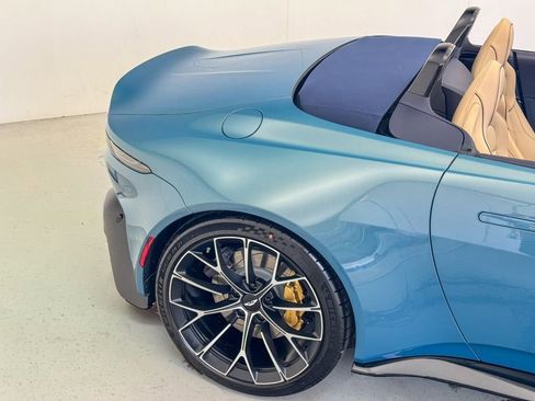 New 2026 Aston Martin V8 Vantage Roadster image 15
