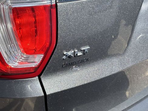 Used 2017 Ford Explorer XLT w/ Equipment Group 201A FWD image 7
