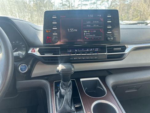 Used 2021 Toyota Sienna LE image 10