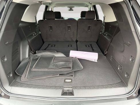 Used 2021 Chevrolet Traverse LS FWD image 31