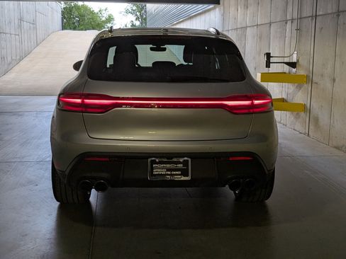 Certified 2026 Porsche Macan AWD/4WD image 8