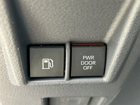 Used 2022 Toyota Sienna XSE image 30