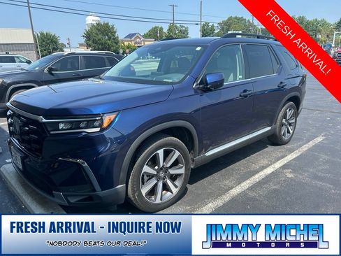 Used 2025 Honda Pilot Elite image 1