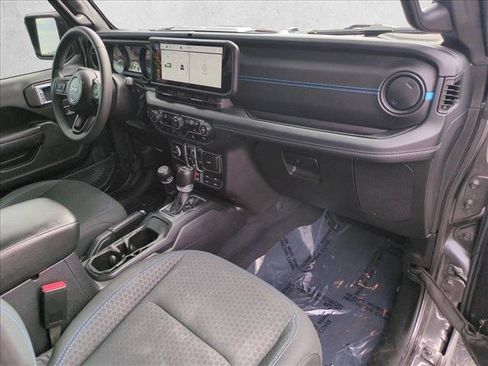 Used 2024 Jeep Wrangler Unlimited Rubicon 4xe AWD/4WD image 20