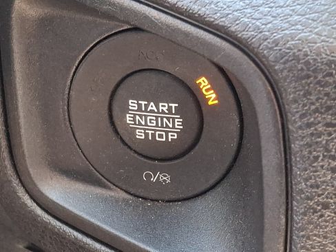 Used 2025 Jeep Wrangler Unlimited Sport AWD/4WD image 21