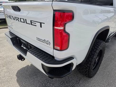 Used 2024 Chevrolet Silverado 2500 High Country w/ Technology Package AWD/4WD image 13