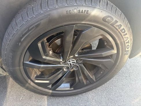 Used 2023 Volkswagen Atlas SE w/ Black Wheel Package AWD/4WD image 24