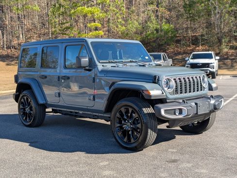 Used 2025 Jeep Wrangler Sahara w/ Safety Group image 11