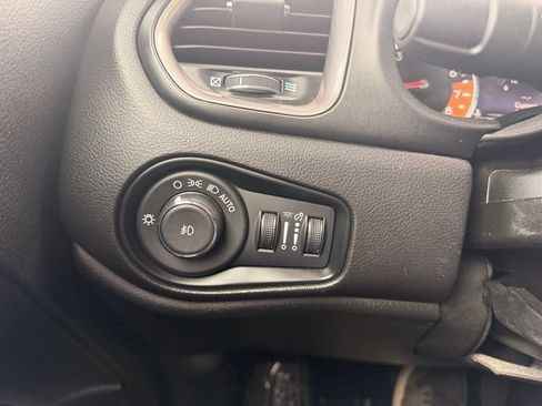 Used 2022 Jeep Renegade Limited AWD/4WD image 17