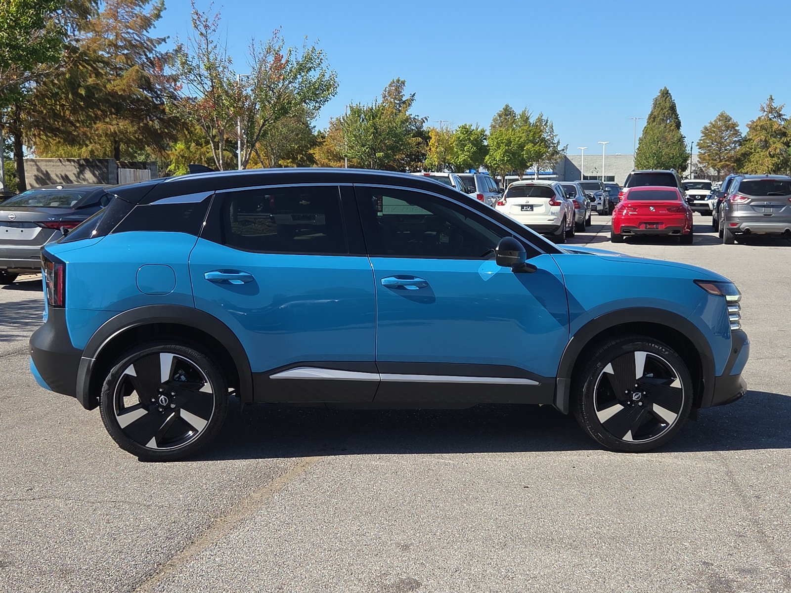 Used 2025 Nissan Kicks SR AWD/4WD image 6