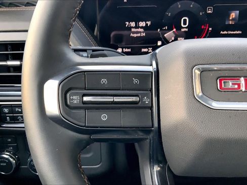 Used 2025 GMC Yukon XL AT4 AWD/4WD image 22
