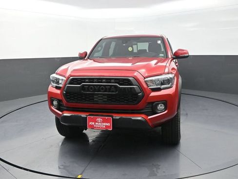 Used 2022 Toyota Tacoma TRD Off-Road w/ Technology Package AWD/4WD image 2